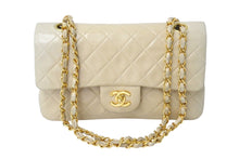 Load image into Gallery viewer, CHANEL シャネル ショルダーバッグ マトラッセ23 4番台 Wフラップ ベージュ ゴールド金具 美品 中古 4c071865