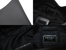 Load image into Gallery viewer, PRADA プラダ ホーボーバッグ ワンショルダーバッグ ロゴ型押し ヴィンテージ イタリア製 レザー グレー ブラック 美品 中古 4c071874