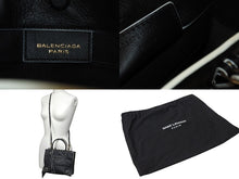 Load image into Gallery viewer, BALENCIAGA バレンシアガ ミニ ペーパー 2WAY ハンドバッグ ブラック ホワイト レザー 305572 ショルダー ゴールド金具 美品 中古 4c071898