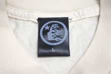 画像をギャラリービューアに読み込む, 新品未使用品 Hellstar studious ヘルスター sleeve tee tシャツ コットン ベージュ プリント BAEB6FB6 サイズL 4c071922