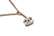 Load image into Gallery viewer, 新品同様 CHANEL シャネル ココマーク ラインストーン パンプス ネックレス 重量約7g 05A メタル ゴールド ロゴ アクセサリー 中古 4c071947