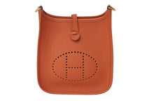 Load image into Gallery viewer, 新品未使用 HERMES エルメス エヴリン TPM ショルダーバッグ トリヨンクレマンス オレンジ ゴールド金具 B刻印 2023年製 中古 4c071965