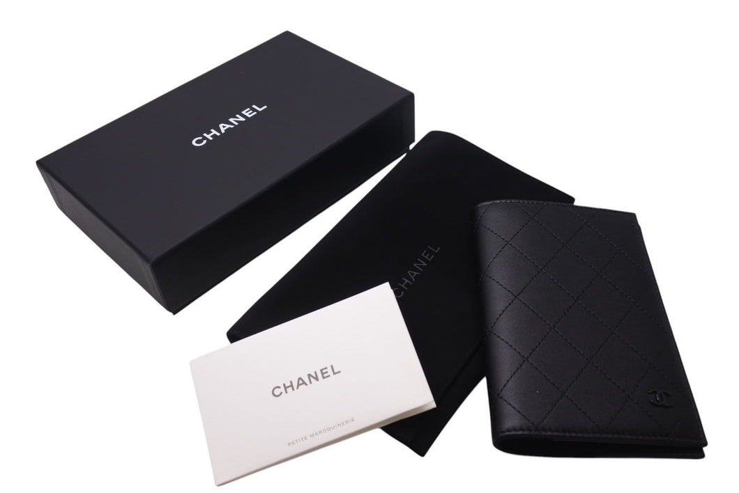 未使用 CHANEL シャネル パスポートケース マトラッセ ココマーク ラムスキン ブラック ソーブラック ランダム 中古 4c071982