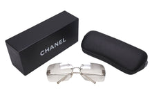 Load image into Gallery viewer, CHANEL シャネル サングラス メガネ リムレス ココマーク 4017-D イタリア メタル クリア グレー シルバー金具 62□17 美品 中古 4c072013