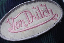 Load image into Gallery viewer, VON DUTCH ボンダッチ タータンチェック メッシュキャップ トラッカーハット グリーン ネイビー 美品 中古 4c072430