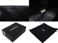 Load image into Gallery viewer, 極美品 CHANEL シャネル イーストウエスト ショルダーバッグ キャビアスキン 14番台 黒×シルバー 中古 4c072434