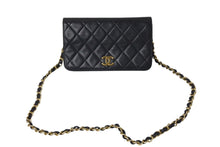 Load image into Gallery viewer, CHANEL シャネル チェーンショルダーバッグ プッシュロック フルフラップ 6番台 ココマーク ラムスキン ブラック ゴールド 美品 中古 4c072435