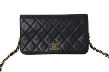 Load image into Gallery viewer, CHANEL シャネル チェーンショルダーバッグ プッシュロック フルフラップ 6番台 ココマーク ラムスキン ブラック ゴールド 美品 中古 4c072435