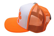 画像をギャラリービューアに読み込む, 新品未使用 CHROME HEARTS クロムハーツ トラッカーキャップ CHクロスパッチ ONE SIZE メッシュ オレンジ シルバー925 中古 4c072444