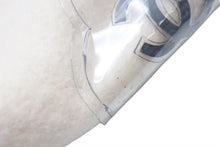 Load image into Gallery viewer, 極美品 CHANEL シャネル ココマーク カメリア ベレー帽 帽子 フラット型 スリッポンスタイル ウール アイボリーホワイト 中古 4c072474