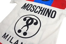 Load image into Gallery viewer, 極美品 MOSCHINO モスキーノ ロゴ プリント Tシャツ ホワイト レッド ブルー コットン サイズ XXS 中古 4c072479