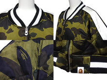 Load image into Gallery viewer, A BATHING APE アベイシングエイプ 1ST CAMO REVERSIBLEE SOUVENIR JACKET BAPE ジャケット カーキ 001LJD801019X 美品 中古 4c072619