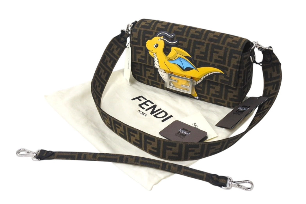 新品未使用 FENDI フェンディ ポケモン カイリュー ショルダーバッグ マンマバケット ブラウン ズッカ柄 8BR600-AR1T-F1NPJ 中古 4c072623