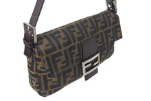 画像をギャラリービューアに読み込む, FENDI フェンディ マンマバケット ワンショルダーバッグ ズッカ柄 コットンキャンバス レザー シルバー金具 ブラウン 美品 中古 4c072640