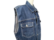 Load image into Gallery viewer, SEAN JOHN ショーンジョン デニムベスト サイズXL インディゴブルー ホワイト ロゴ刺繍 コットン 美品 中古 4c072689