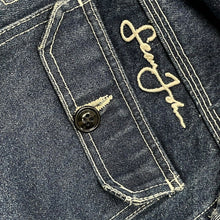 Load image into Gallery viewer, SEAN JOHN ショーンジョン デニムベスト サイズXL インディゴブルー ホワイト ロゴ刺繍 コットン 美品 中古 4c072689