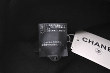 Load image into Gallery viewer, 極美品 CHANEL シャネル ビーニー ニットキャップ ニット帽 ロゴ ブラック ホワイト ウール カシミヤ 中古 4c072693