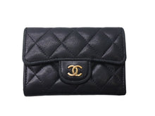 Load image into Gallery viewer, CHANEL シャネル マトラッセ ココマーク カードケース 財布 31番台 フランス製 ラムスキン ブラック ゴールド金具 良品 中古 4c072742