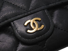 Load image into Gallery viewer, CHANEL シャネル マトラッセ ココマーク カードケース 財布 31番台 フランス製 ラムスキン ブラック ゴールド金具 良品 中古 4c072742