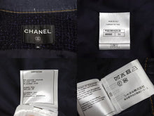 Load image into Gallery viewer, 極美品 CHANEL シャネル ツイード デニムジャケット ココマークボタン P58316V42538 ブルー ブラック サイズ34 中古 4c072760