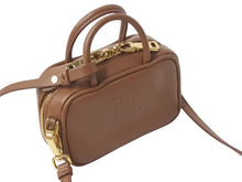 Load image into Gallery viewer, 極美品 MIUMIU ミュウミュウ ハンドバッグ マイクロバッグ ショルダーバッグ 5NR020 レザー ブラウン ゴールド金具 中古 4c072773