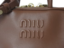 Load image into Gallery viewer, 極美品 MIUMIU ミュウミュウ ハンドバッグ マイクロバッグ ショルダーバッグ 5NR020 レザー ブラウン ゴールド金具 中古 4c072773