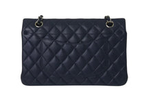 Load image into Gallery viewer, CHANEL シャネル マトラッセ25 チェーンショルダーバッグ Wフラップ Wチェーン 15番台 キャビアスキン ブルー シルバー 美品 中古 4c072839
