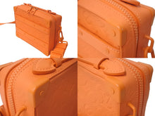 Load image into Gallery viewer, LOUIS VUITTON ルイヴィトン ハンドル ソフトトランク ショルダーバッグ M20956 トリヨンレザー オレンジ 美品 中古 4c072841