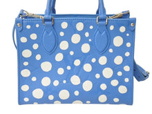 画像をギャラリービューアに読み込む, 極美品 LOUIS VUITTON ルイヴィトン オンザゴーPM 2wayバッグ 草間彌生 モノグラムアンプラント M46424 ブルー ホワイト 中古 4c072846