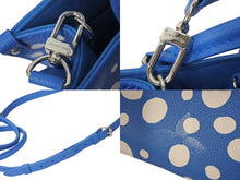 画像をギャラリービューアに読み込む, 極美品 LOUIS VUITTON ルイヴィトン オンザゴーPM 2wayバッグ 草間彌生 モノグラムアンプラント M46424 ブルー ホワイト 中古 4c072846
