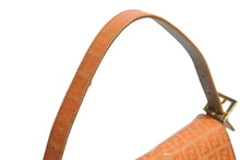 画像をギャラリービューアに読み込む, 極美品 FENDI フェンディ マンマバケット ワンショルダーバッグ ズッカ柄 総柄 エナメル レザー オレンジ ゴールド金具 中古 4c072851