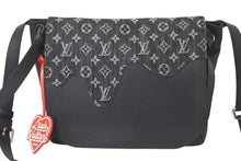 画像をギャラリービューアに読み込む, 極美品 LOUIS VUITTON ルイヴィトン NIGOコラボ ブサス トーキョー ショルダーバッグ モノグラムドリップ M45971 ブラック 中古 4c072863
