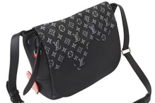 画像をギャラリービューアに読み込む, 極美品 LOUIS VUITTON ルイヴィトン NIGOコラボ ブサス トーキョー ショルダーバッグ モノグラムドリップ M45971 ブラック 中古 4c072863