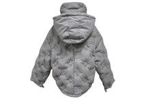 Load image into Gallery viewer, 極美品 LOUIS VUITTON ルイヴィトン ヴァージル ダウンジャケット ボーイフッド パファーHHK72EUY5 サイズ46 カシミヤ グレー 中古 4c072886