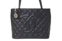 Load image into Gallery viewer, CHANEL シャネル 復刻トート ハンドバッグ ココマーク 6番台 キャビアスキン ブラック キルティング シルバー金具 美品 中古 4c072986
