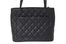 Load image into Gallery viewer, CHANEL シャネル 復刻トート ハンドバッグ ココマーク 6番台 キャビアスキン ブラック キルティング シルバー金具 美品 中古 4c072986