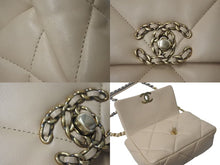 Load image into Gallery viewer, 極美品 CHANEL シャネル19 2WAYシングルフラップマトラッセチェーンショルダーバッグ 30番台 ラムスキン ベージュ ゴールド 中古 4c073031
