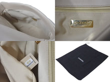 Load image into Gallery viewer, 極美品 CHANEL シャネル19 2WAYシングルフラップマトラッセチェーンショルダーバッグ 30番台 ラムスキン ベージュ ゴールド 中古 4c073031