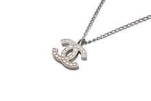 Load image into Gallery viewer, CHANEL シャネル ココマーク ネックレス シルバー メタル シルバー金具 ロゴ アクセサリー ジュエリー 05V 6g 美品 中古 4c073165