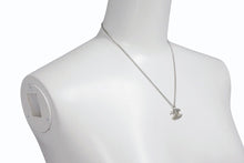 Load image into Gallery viewer, CHANEL シャネル ココマーク ネックレス シルバー メタル シルバー金具 ロゴ アクセサリー ジュエリー 05V 6g 美品 中古 4c073165