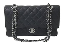 Load image into Gallery viewer, CHANEL シャネル ショルダーバッグ マトラッセ25 キャビアスキン ダブルフラップ ダブルチェーン ブラック シルバー金具 15番台 A01112 美品 中古 4c073193