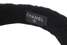 Load image into Gallery viewer, 新品未使用 CHANEL シャネル イヤーマフ ココマーク 耳あて サイドロゴ ブラック 箱付き 中古 4c073194