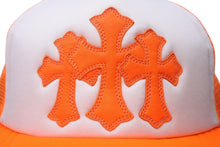 画像をギャラリービューアに読み込む, 新品未使用 CHROME HEARTS クロムハーツ トラッカーキャップ CHクロスパッチ ONE SIZE メッシュ オレンジ シルバー925 中古 4c073222