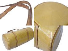 Load image into Gallery viewer, LOUIS VUITTON ルイヴィトン ベッドフォード ハンドバッグ M91329 モノグラムヴェルニ 筒型 ゴールド金具 ベージュ 中古 4c073246