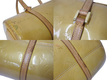 Load image into Gallery viewer, LOUIS VUITTON ルイヴィトン ベッドフォード ハンドバッグ M91329 モノグラムヴェルニ 筒型 ゴールド金具 ベージュ 中古 4c073246