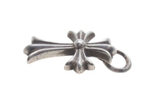 画像をギャラリービューアに読み込む, Chrome Hearts クロムハーツ ネックレストップ タイニークロス CHクロス 19g シルバー925 美品 中古 4c073255