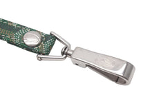 Load image into Gallery viewer, GOYARD ゴヤール リード ペット用品 ペットグッズ グリーン PVC レザー ヘリンボーン シルバー金具 美品 中古 4c073269