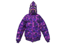 画像をギャラリービューアに読み込む, A BATHING APE アベイシングエイプ シャーク ダウンジャケット カモフラ 001HJC801 1005X パープル ホワイト レッド L 美品 中古 4c073274