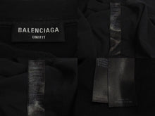Load image into Gallery viewer, BALENCIAGA バレンシアガ 22SS メタルロゴ オーバーサイズ 半袖Ｔシャツ ブラック コットン ダメージ加工 汚れ加工 694576 サイズ3 良品 中古 4c073315