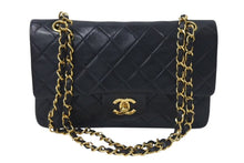 Load image into Gallery viewer, 極美品 CHANEL シャネル マトラッセ23 Wフラップ チェーン ショルダーバッグ ラムスキン2番台 ブラック ゴールド金具 中古 4c073340